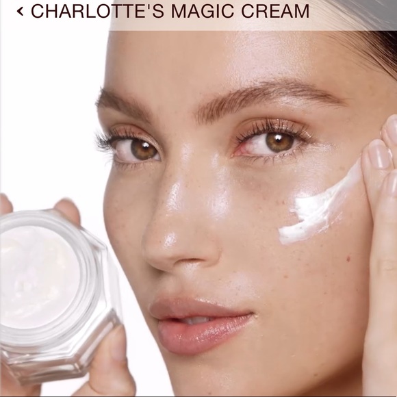 Charlotte Tilbury CHARLOTTE'S MAGIC CREAM
50 ML MOISTURISER - Picture 3 of 11